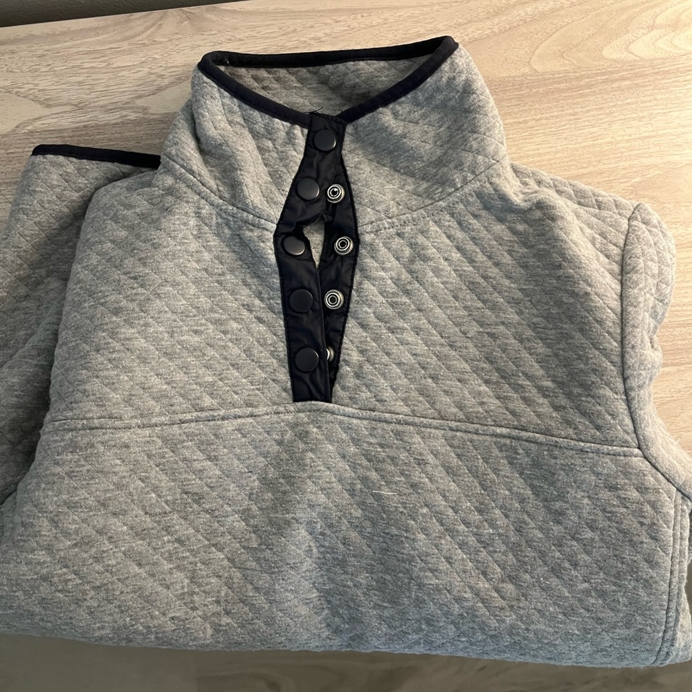 Women’s Jones & Co Large Grey Half Button Up Pull Over